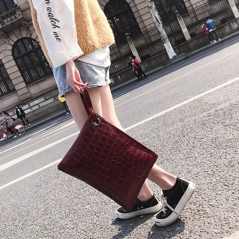Crocodile Women Clutch bag Alligator Wrist band Lady evening bags Trend party girl Envelope Bag Wrist Wrap Clutches wallet
