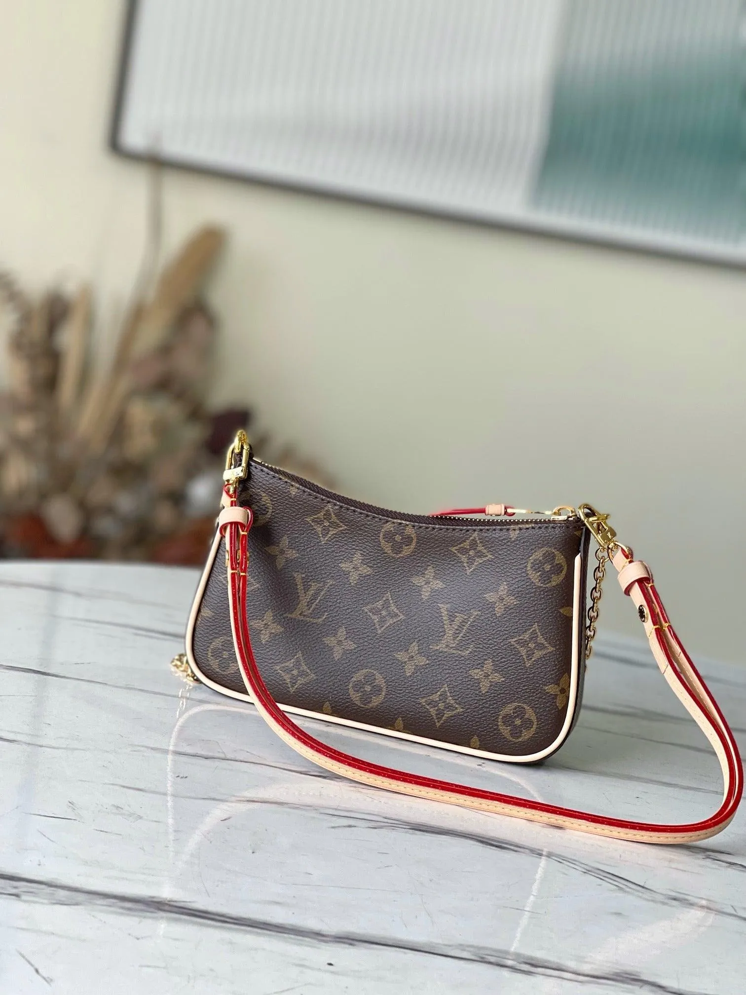 LuVi EASY POUCH ON STRAP M80349