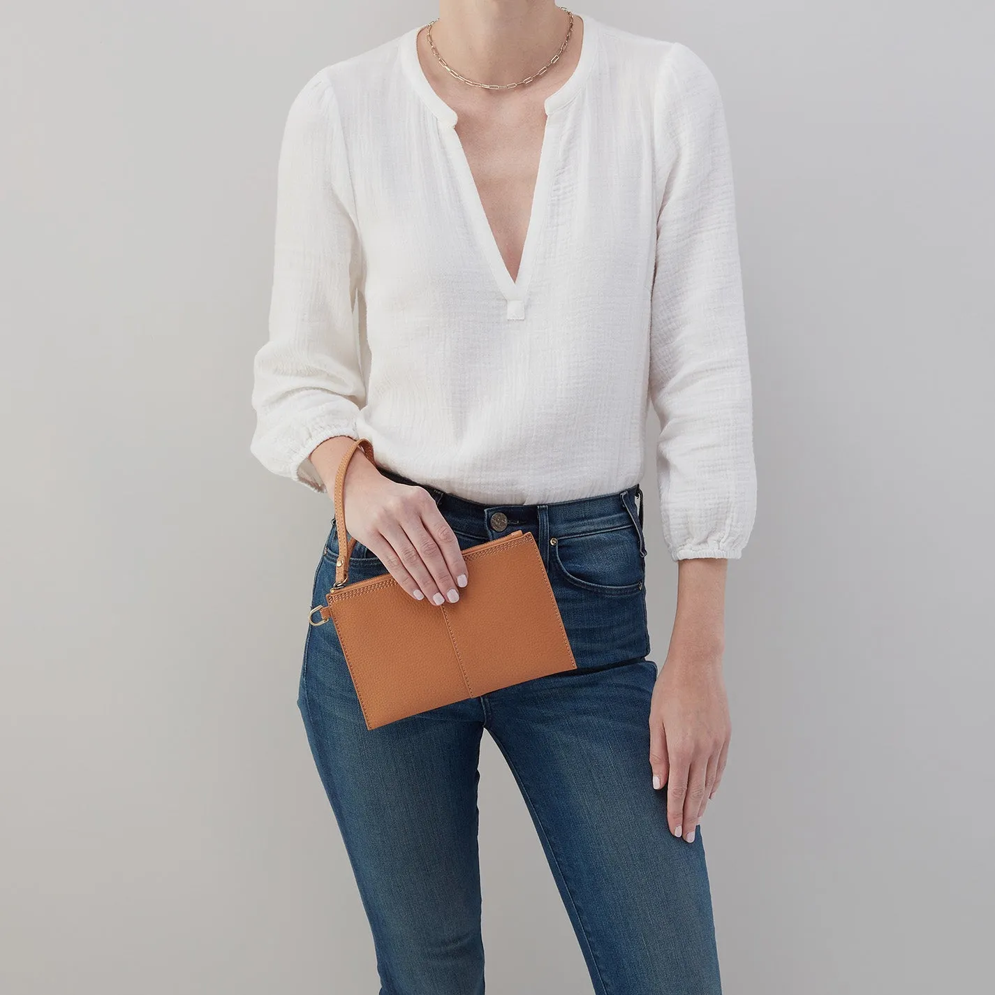 Vida Small Pouch In Micro Pebbled Leather - Biscuit